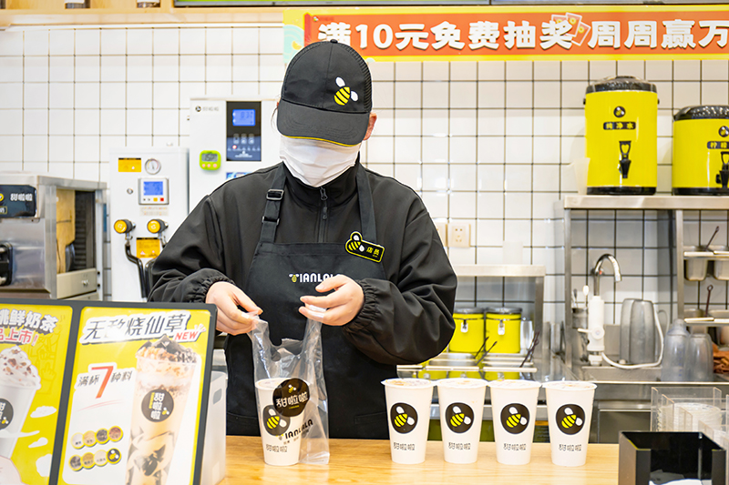 熱烈祝賀！甜啦啦創(chuàng)始人王偉榮獲“2020年度蚌埠市經(jīng)濟(jì)人物”